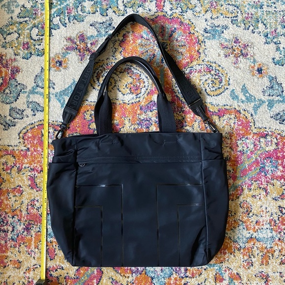 Tory Sport Nylon Graphic T Holdall Tote - Picture 3 of 11